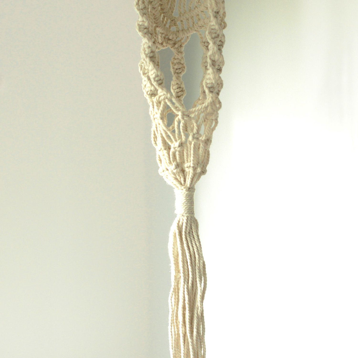 Jardinière en macramé - Longue avec cerceau en rotin