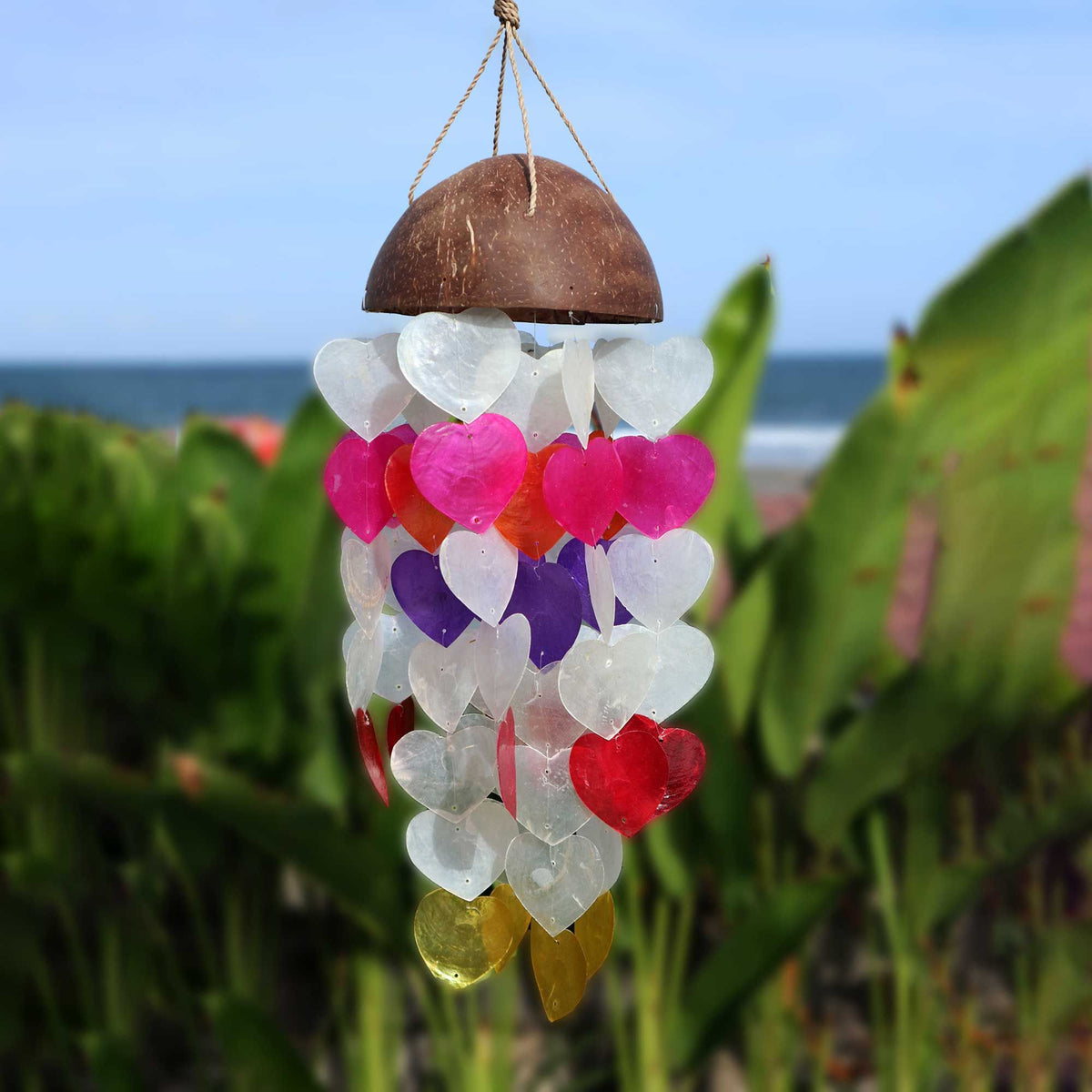 Carillon éolien en noix de coco et nacre de Capiz - Grands cœurs - 40 cm