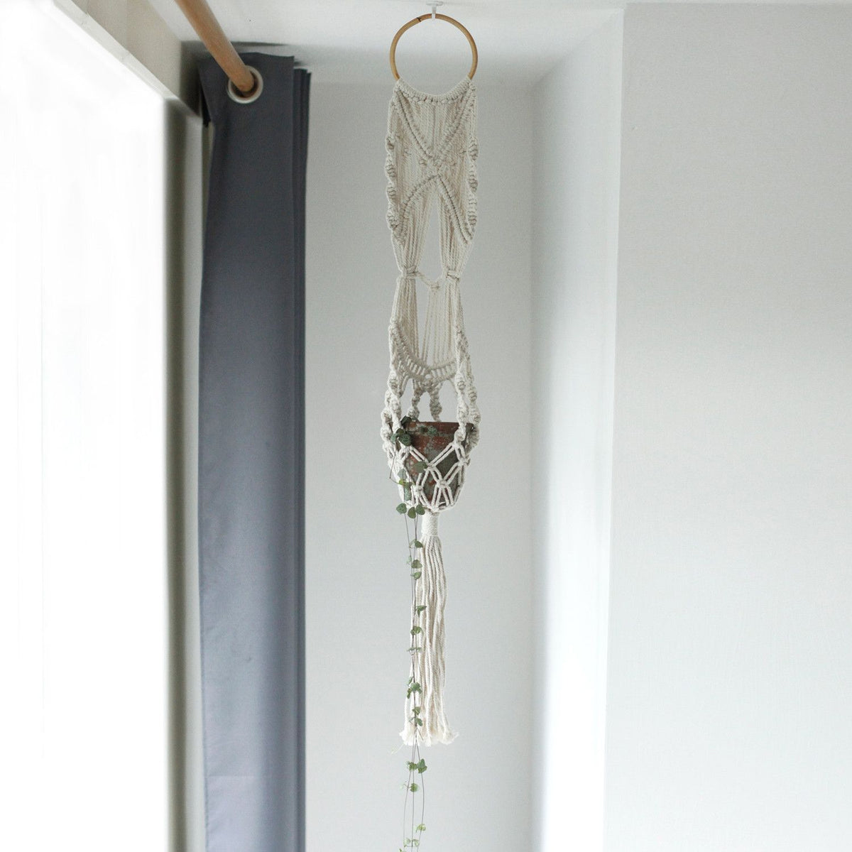 Jardinière en macramé - Longue avec cerceau en rotin