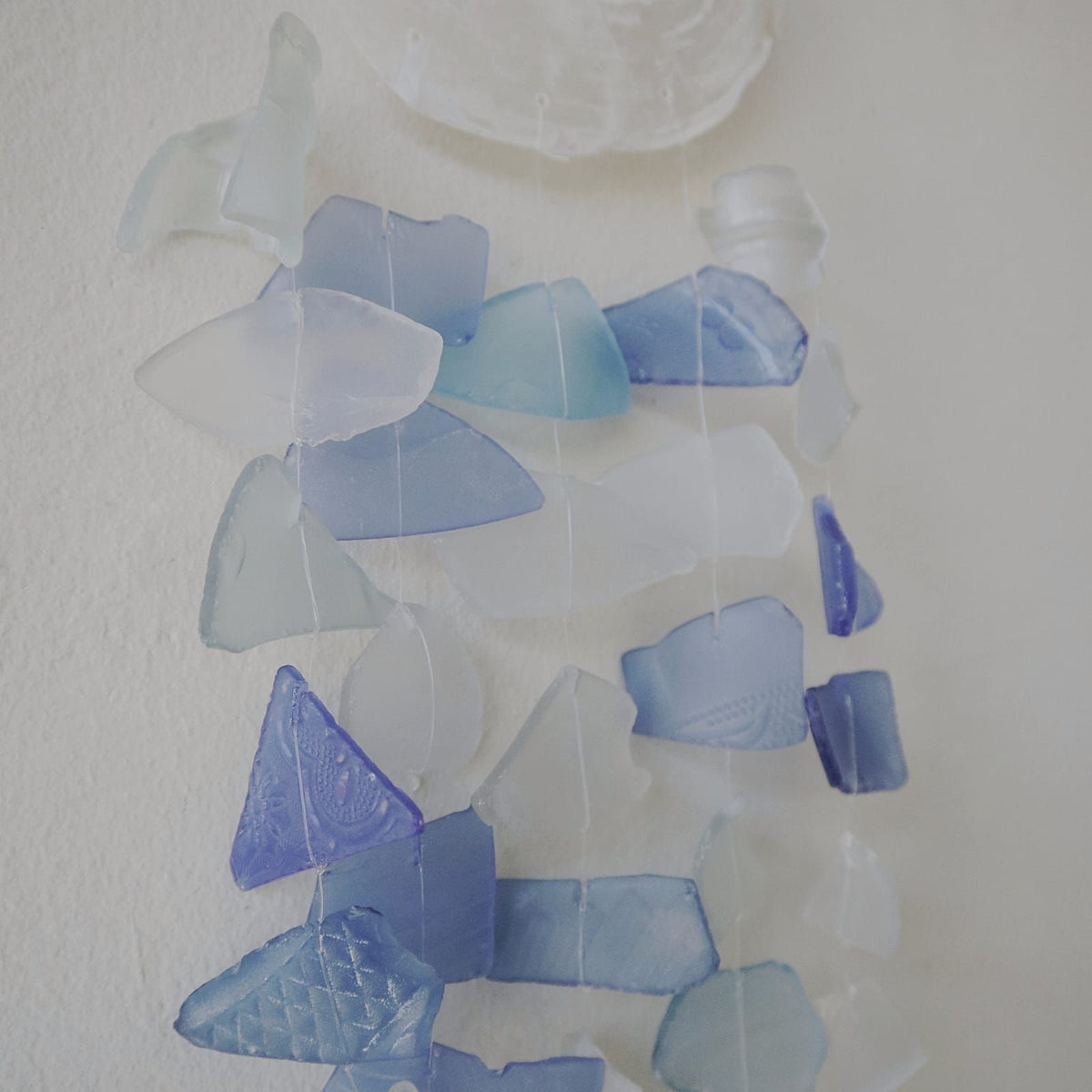 Carillon éolien en verre recyclé - Bleu et blanc