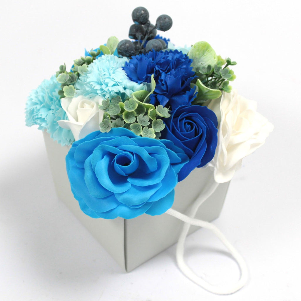 Bouquet de fleurs de savon - Roses bleues et œillets