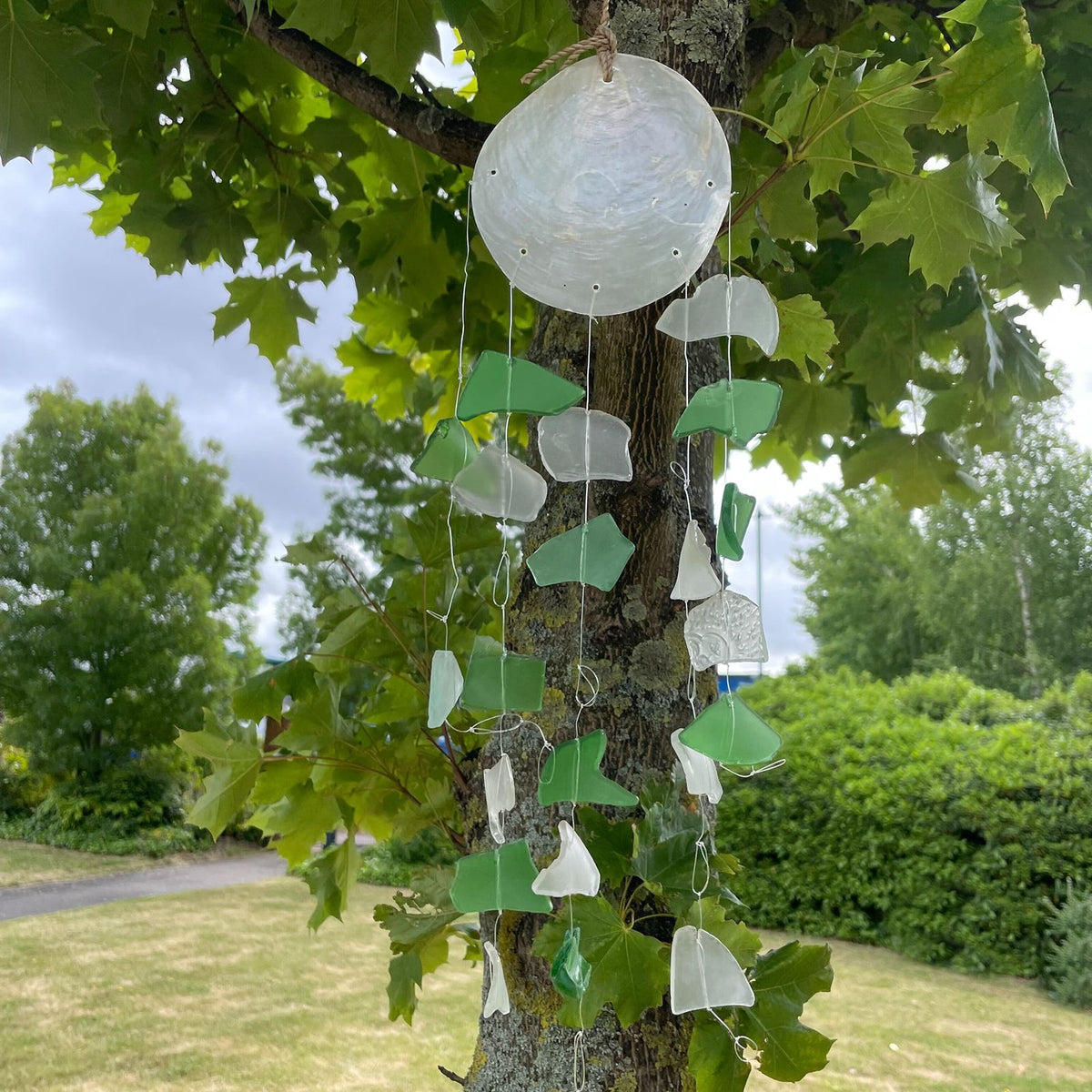 Carillon éolien en verre recyclé - Vert et blanc