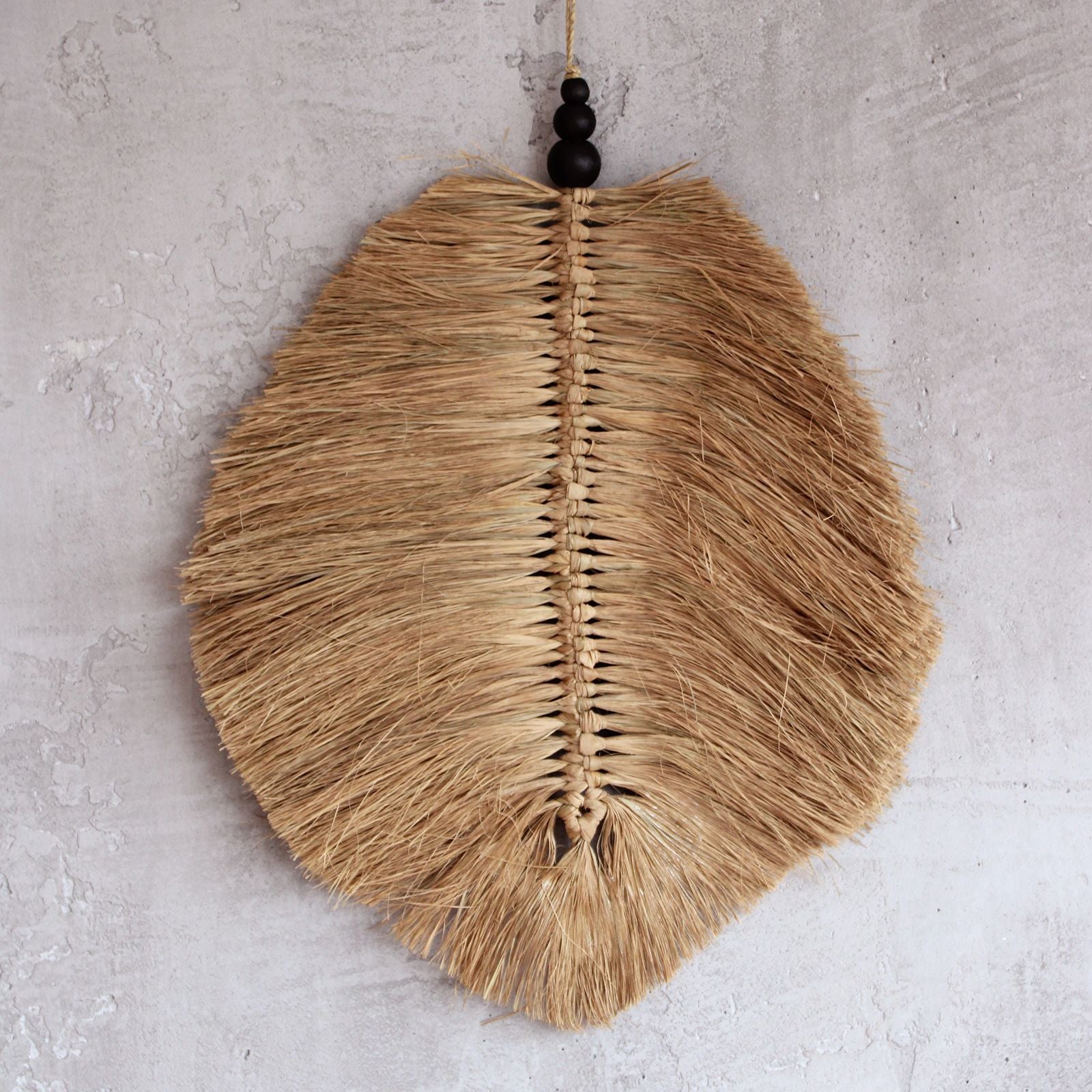 Pendentif feuille de raphia 35 cm
