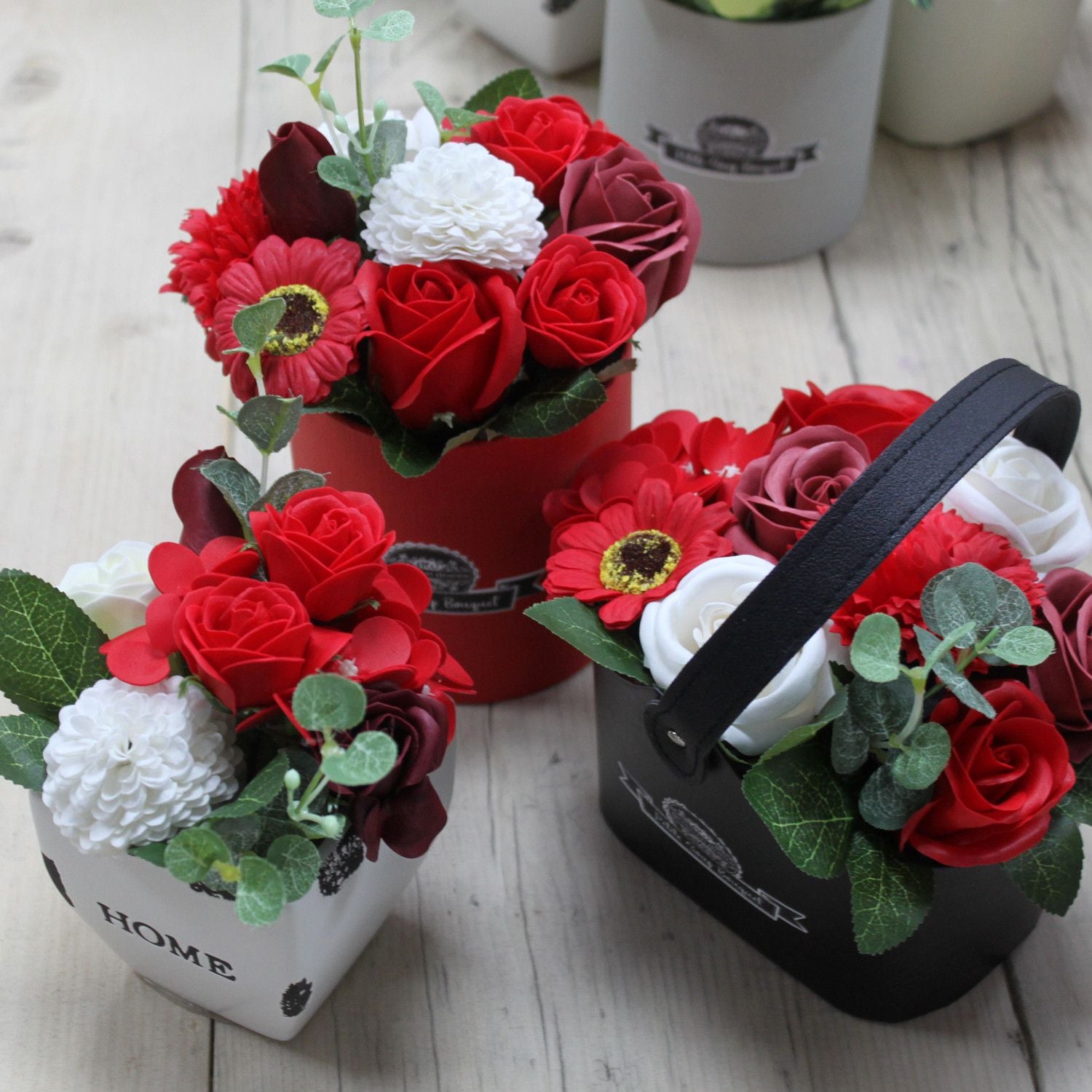 Petit bouquet en panier - Rouges profonds