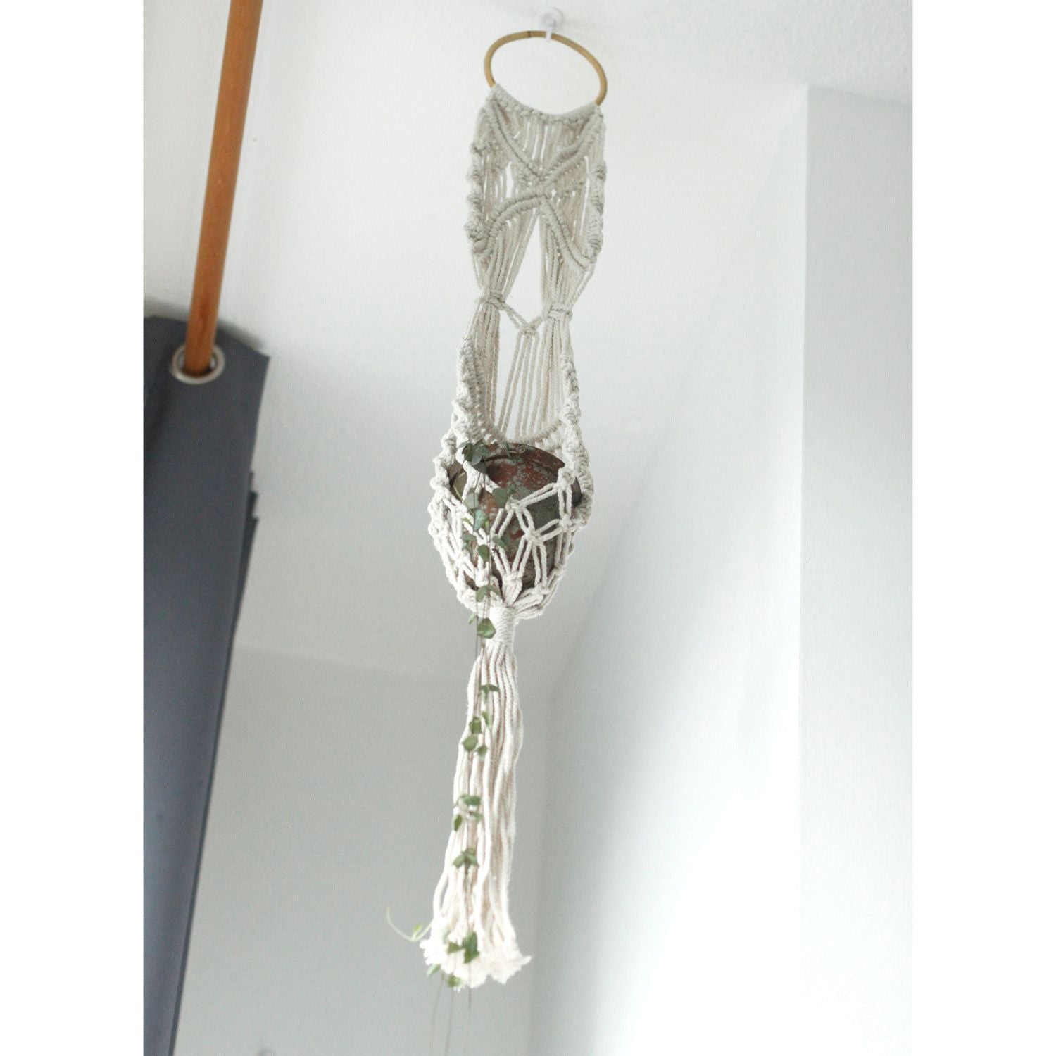 Jardinière en macramé - Longue avec cerceau en rotin