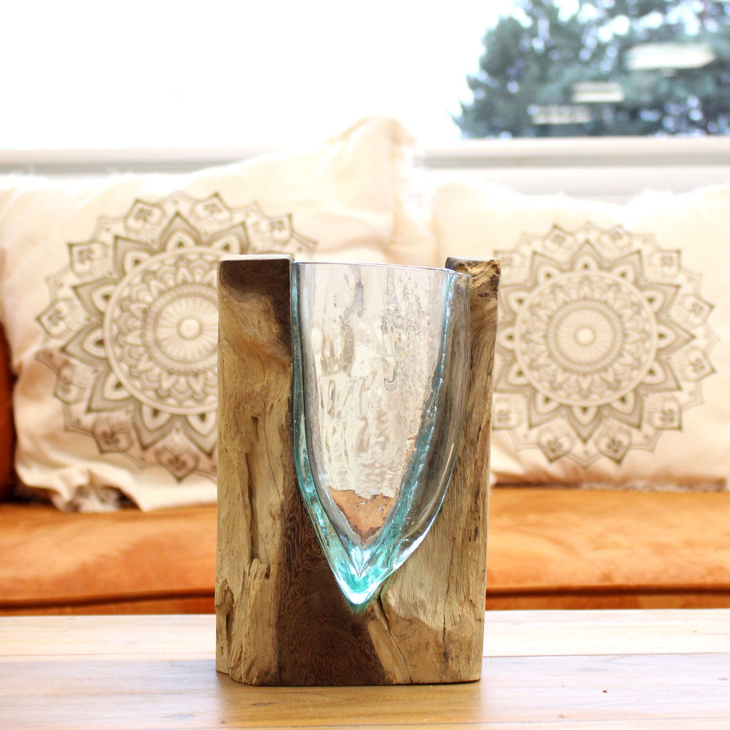 Vase artistique en forme de V, réalisé en verre fusionné sur bois