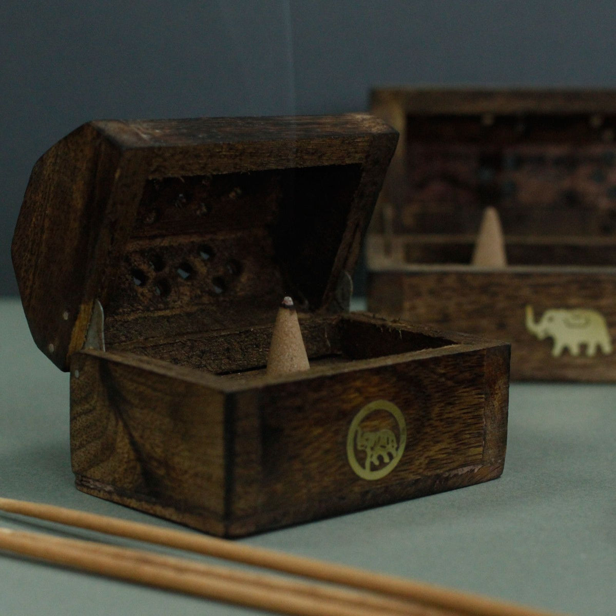 Mini boîte à encens en forme de cône - Bois de manguier