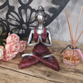 Figurine de femme pratiquant le yoga - Argent et Bordeaux 24 cm