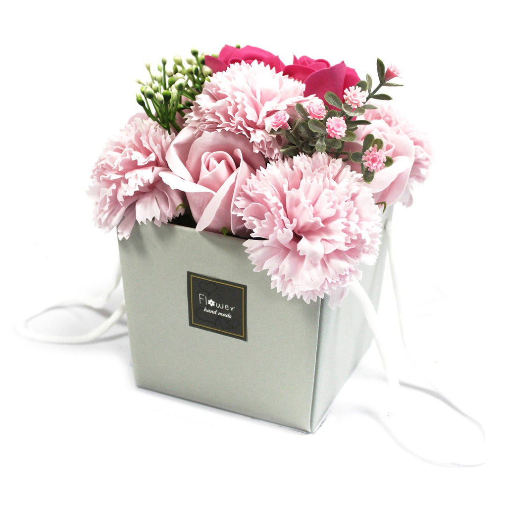 Bouquet de fleurs en savon - Roses, roses roses et œillets