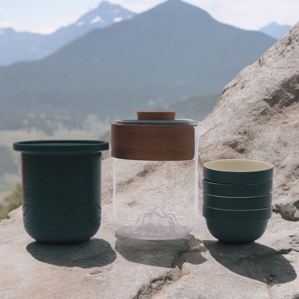 Service à thé - Voyage en montagne - Théière, quatre tasses et étui de voyage