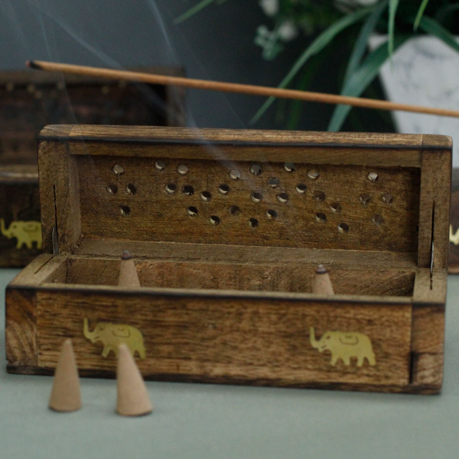 Boîte à encens en cône 6 - Bois de manguier
